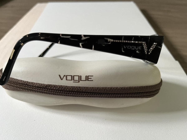 VOGUE - VO3660