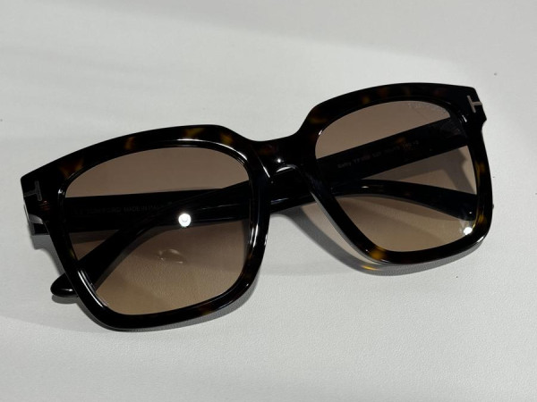 TOM FORD - FT952