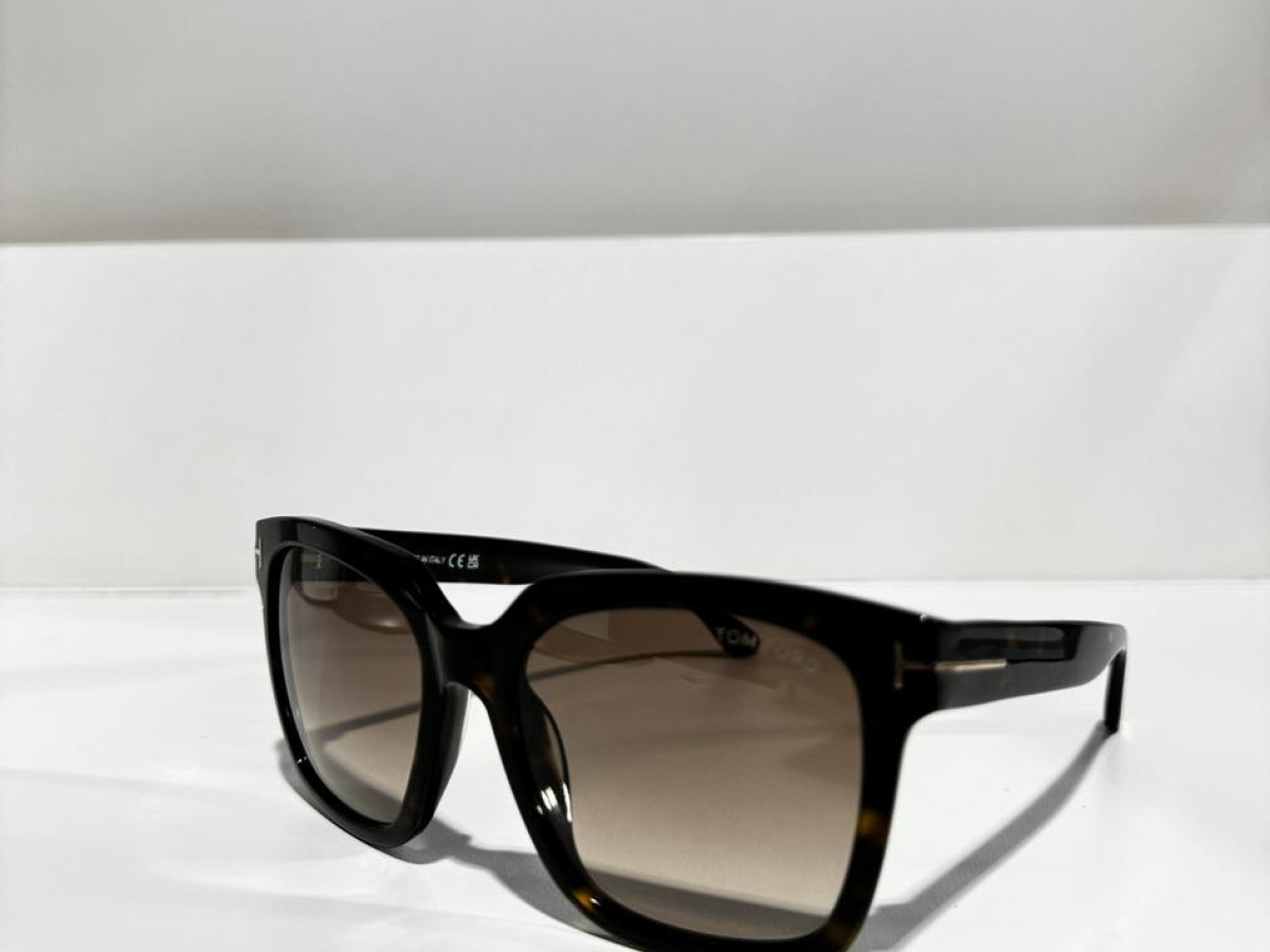TOM FORD - FT952