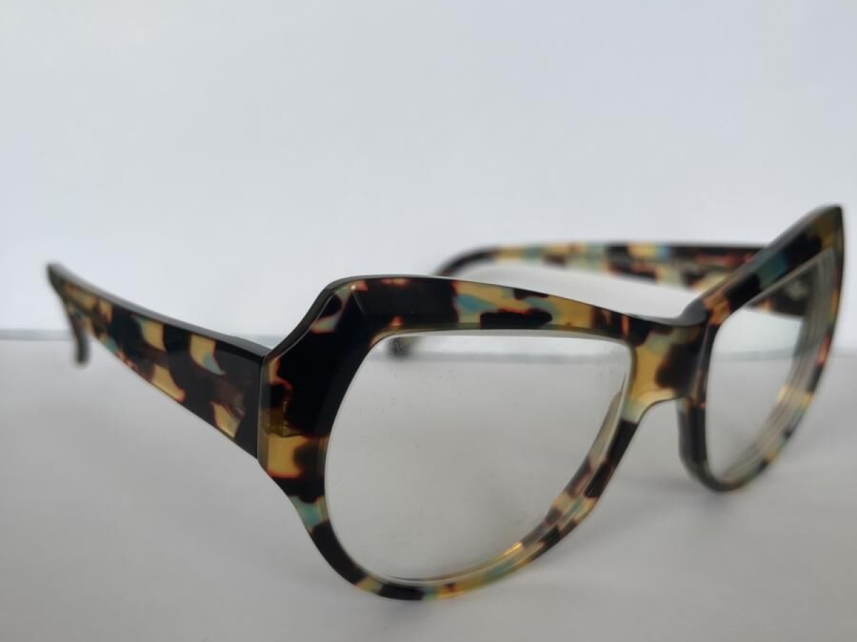 Struktur - The black out beach turtle