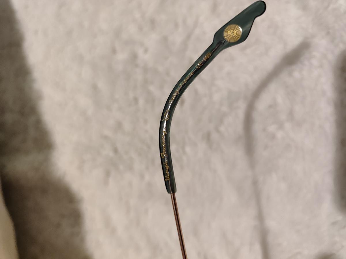 Vİnyl Factory-vestine