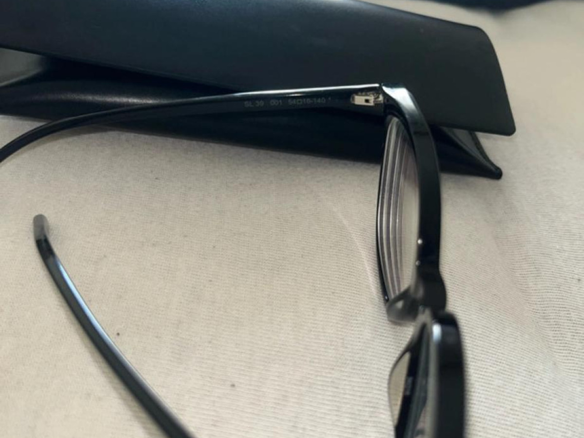 Yves Saint Laurent - SL39