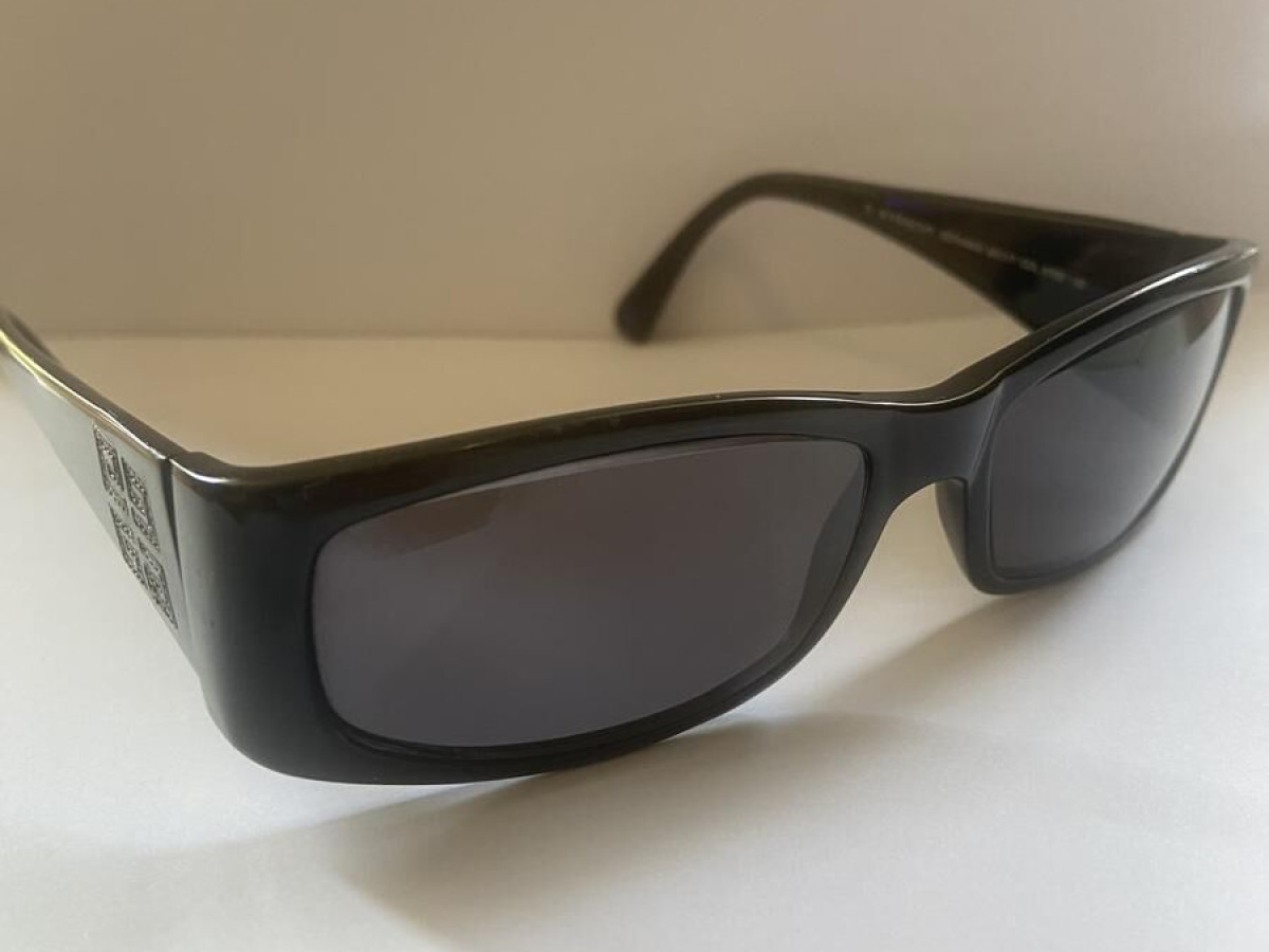 Givenchy - sgv548SN
