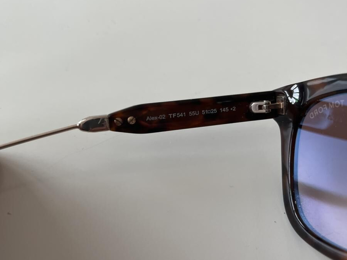 TOM FORD - TF541 Alex02