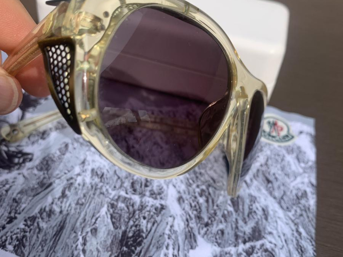 Moncler - AGEL