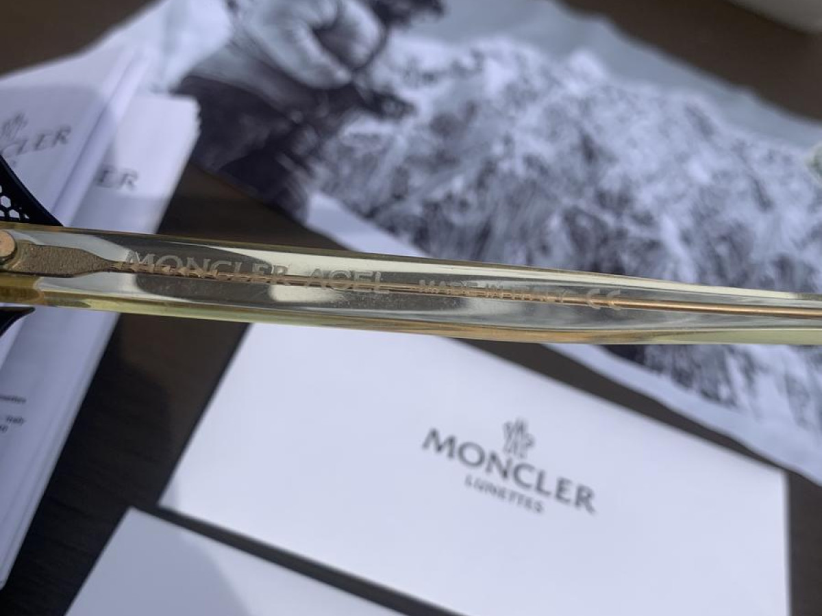 Moncler - AGEL