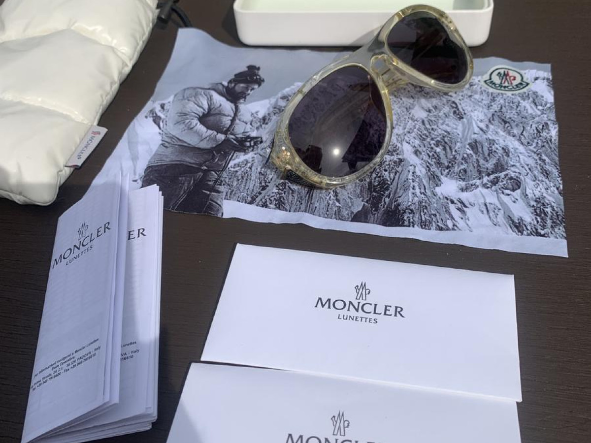 Moncler - AGEL