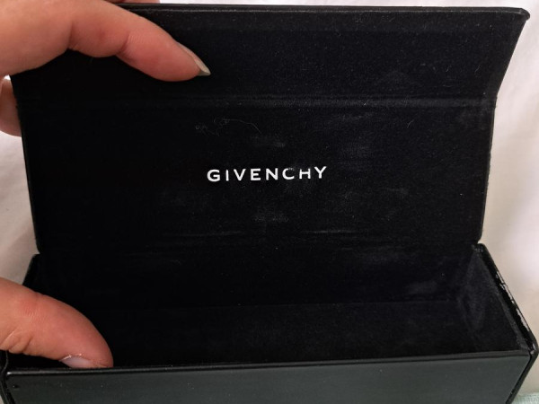 Givenchy - VGV311