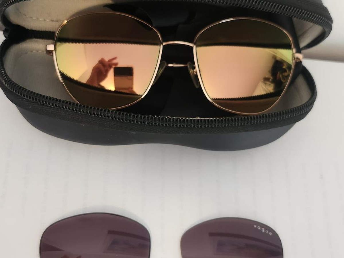 VOGUE 42 32 S / 53 16