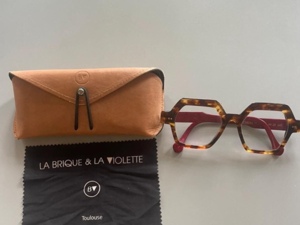 La Brique et la violette - EC/BO 49-20 145