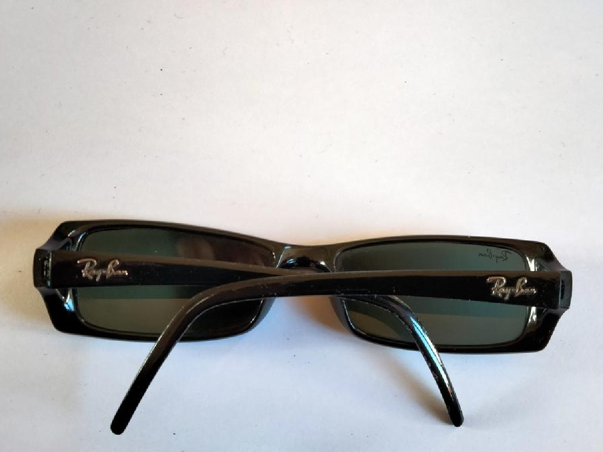 RAY BAN
