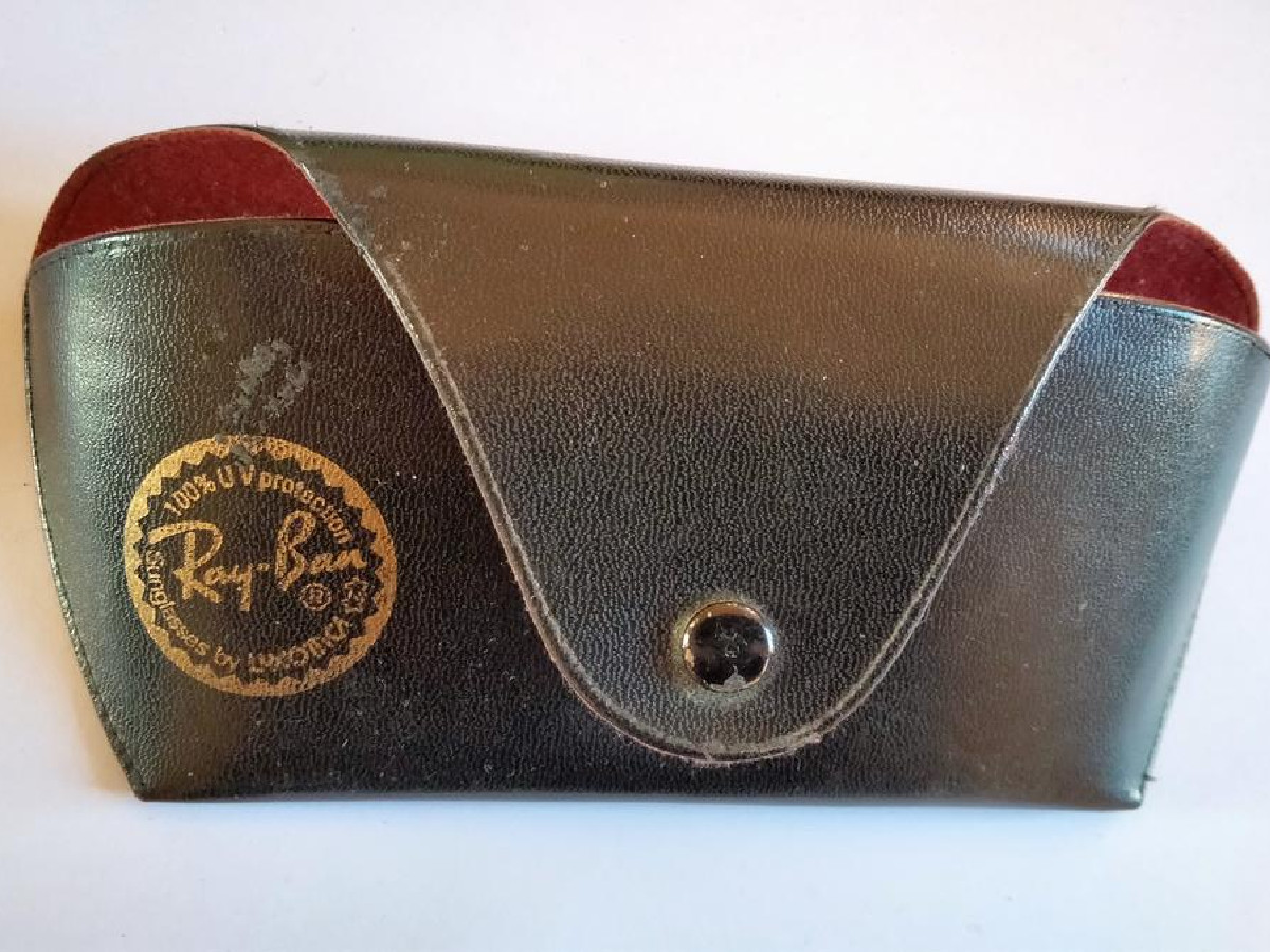 RAY BAN