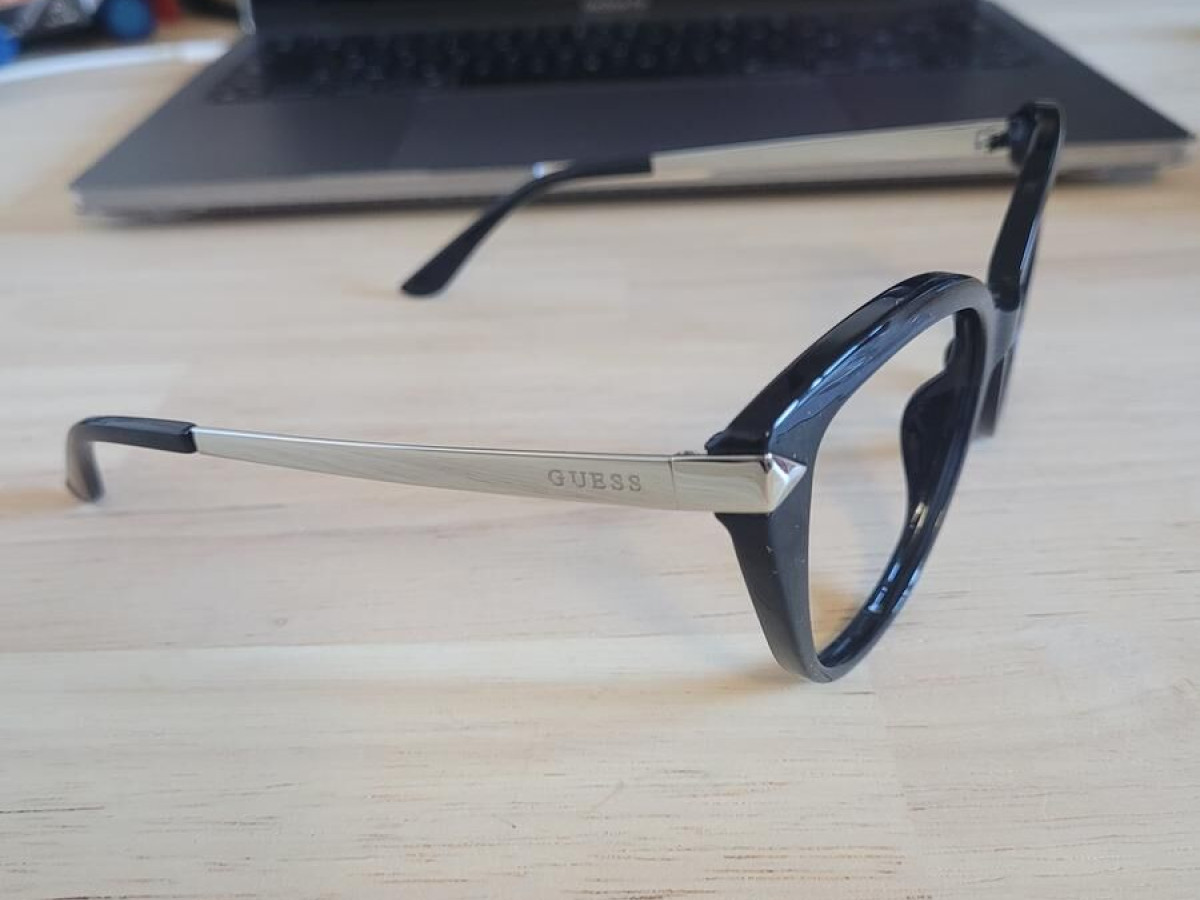 Guess - GU7658
