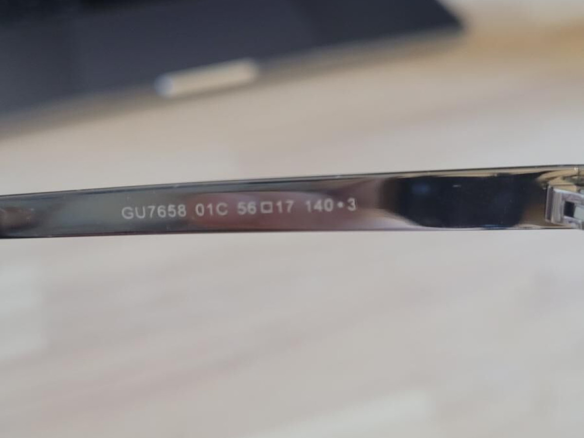 Guess - GU7658