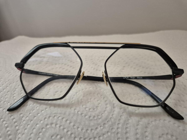 La Petite Lunette Rouge...