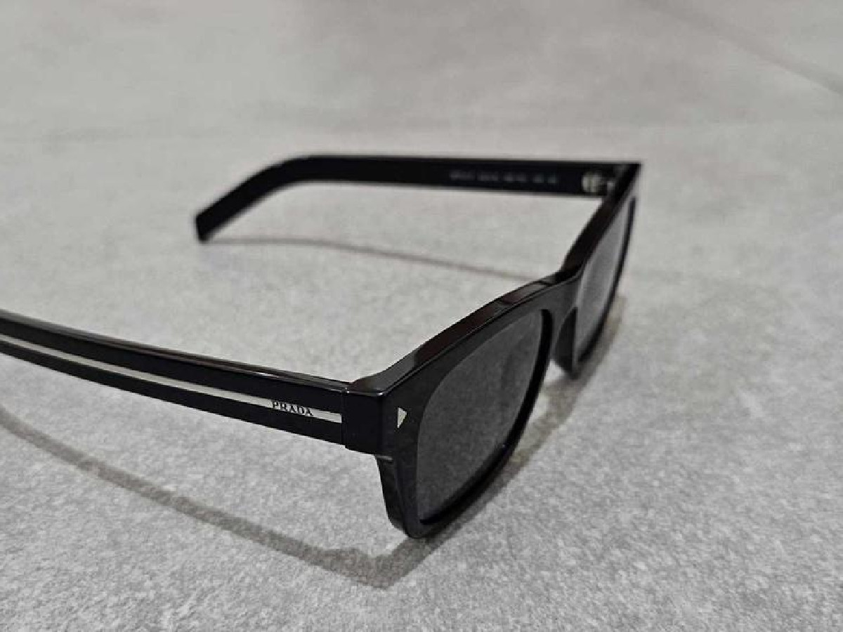 PRADA - PR17S