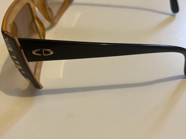 CHRISTIAN DIOR