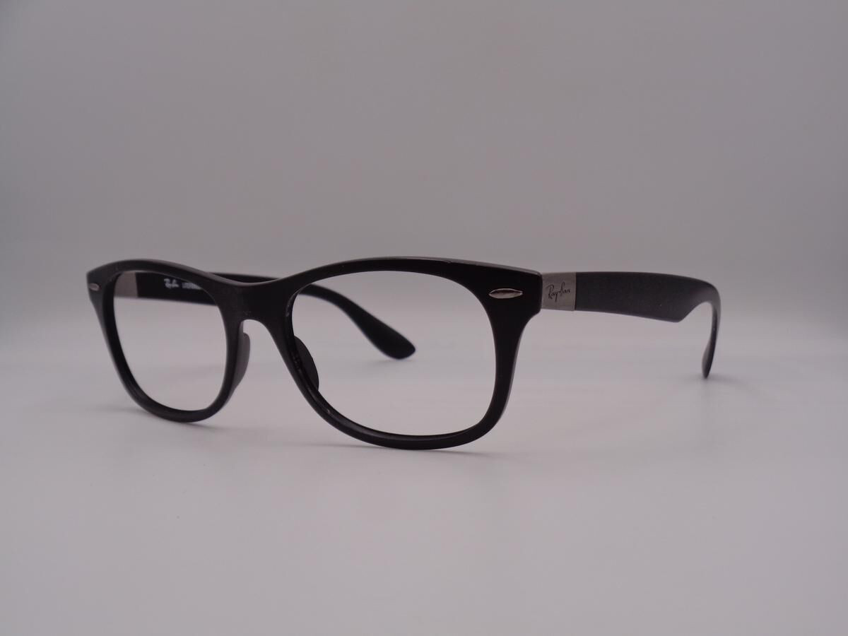RAY-BAN RB 7032