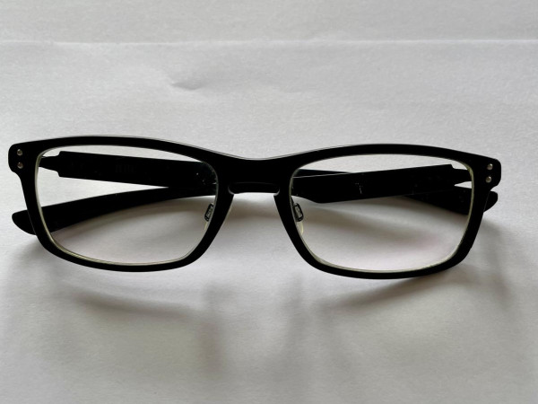 OAKLEY