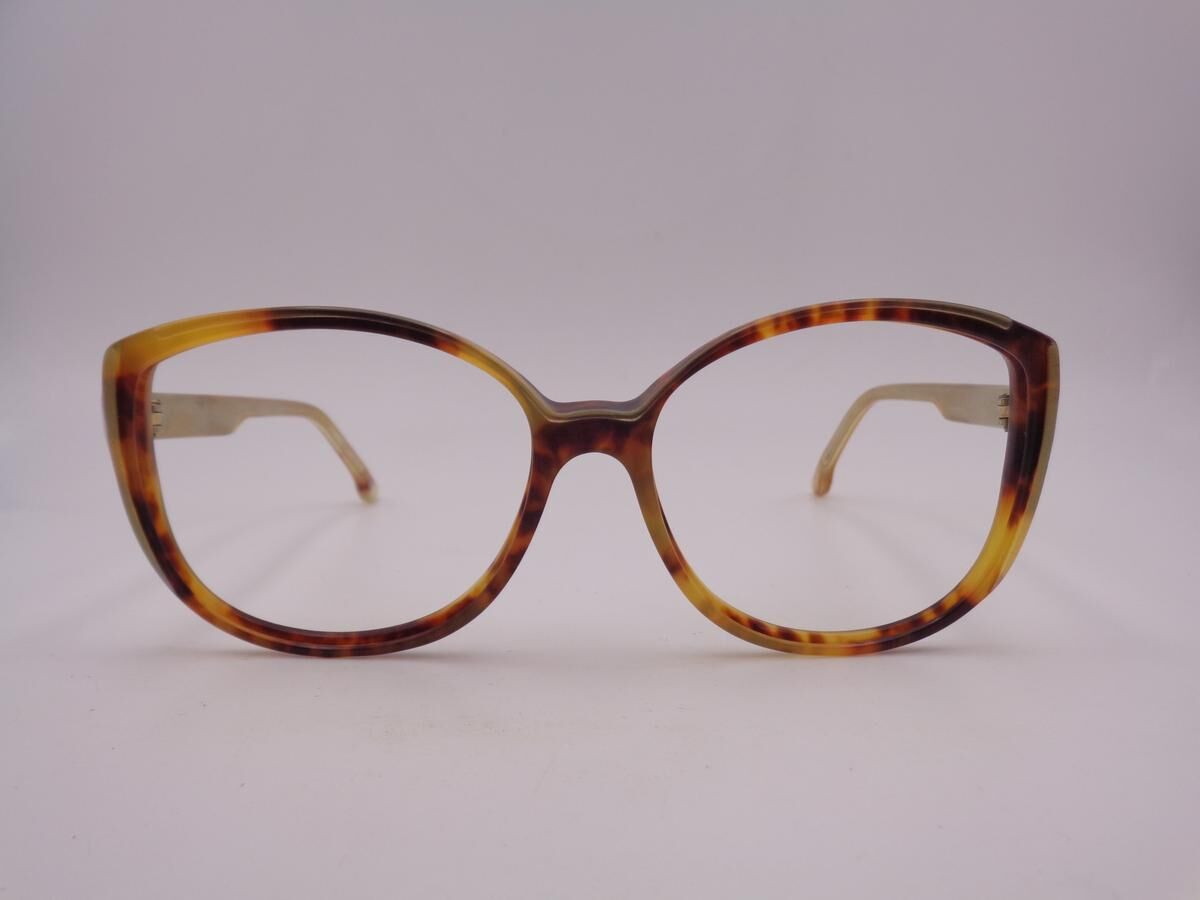 YVES SAINT LAURENT 