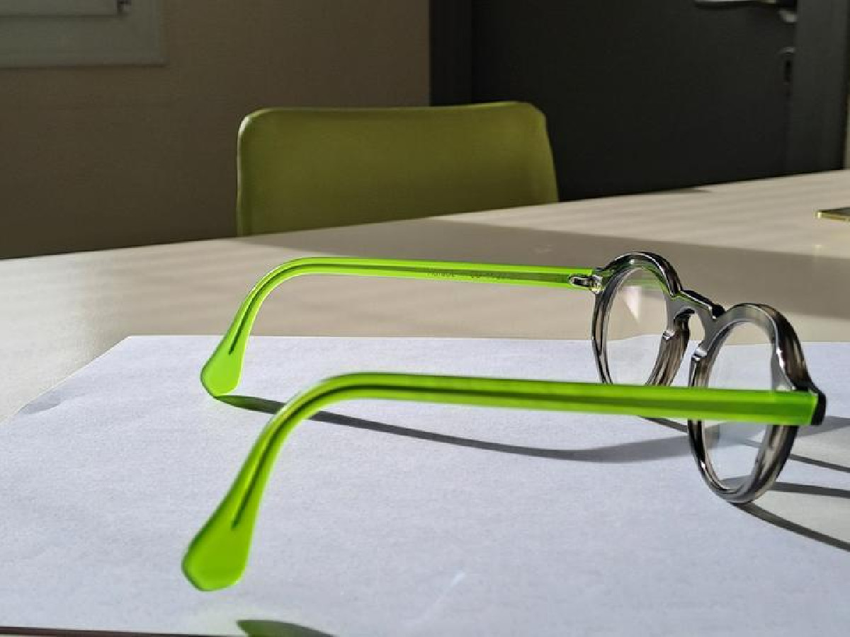 LA BRIQUE ET LA VIOLETTE - CO4423145