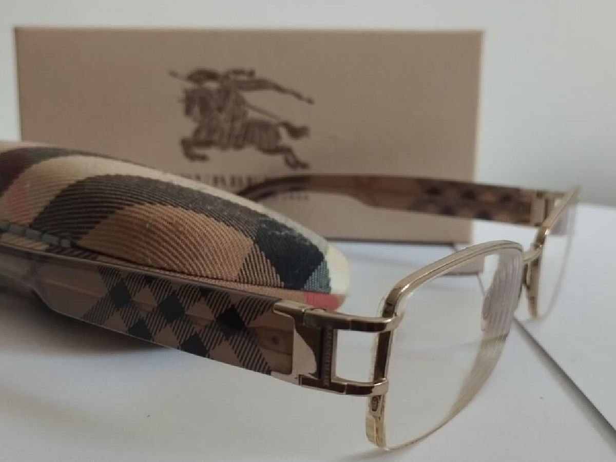 BURBERRY - B1186 1109