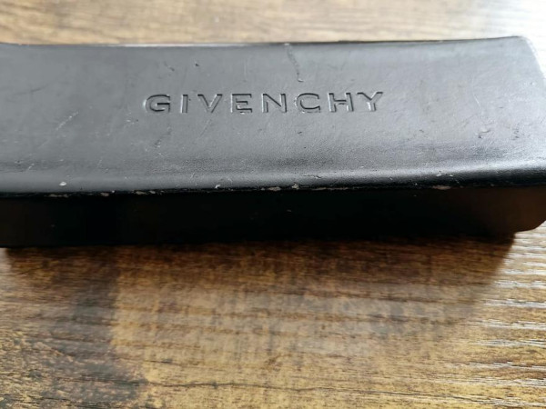 GIVENCHY - VGV800