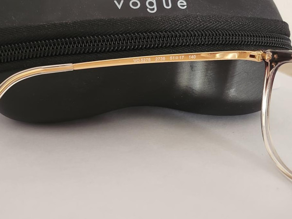VOGUE 52 76 / 51