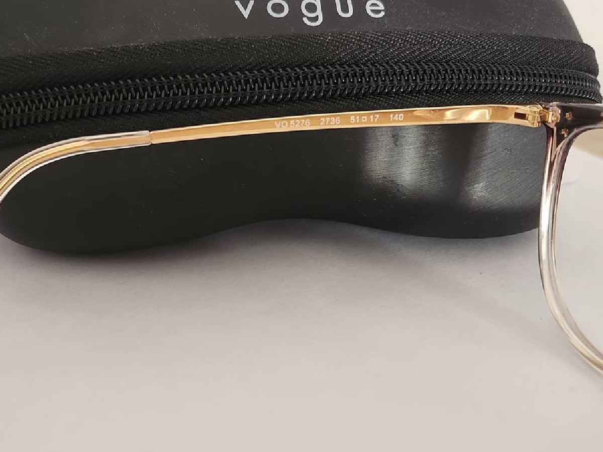 VOGUE 52 76 / 51