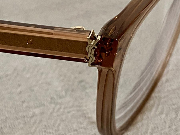 Yves Saint Laurent — SL M129 006