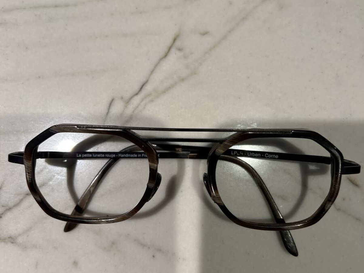 La Petite Lunette Rouge Urben-Corne