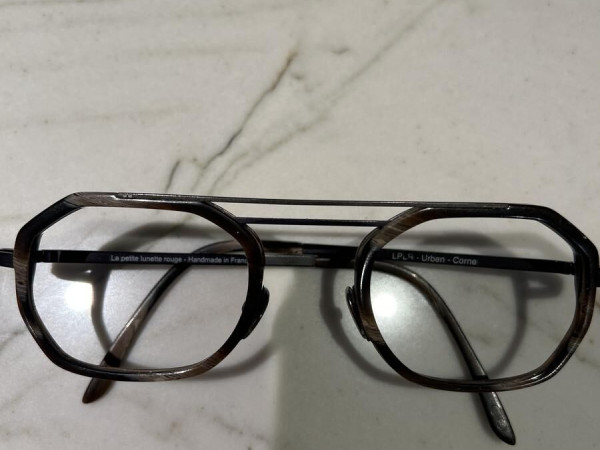 La Petite Lunette Rouge Urben-Corne