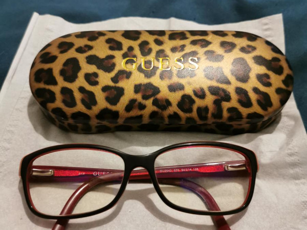 GUESS-GU2542