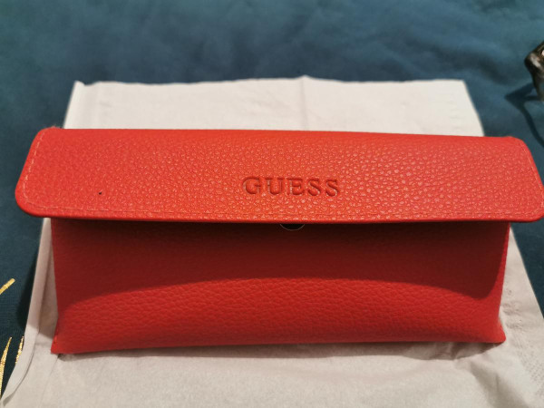 GUESS-GU2731