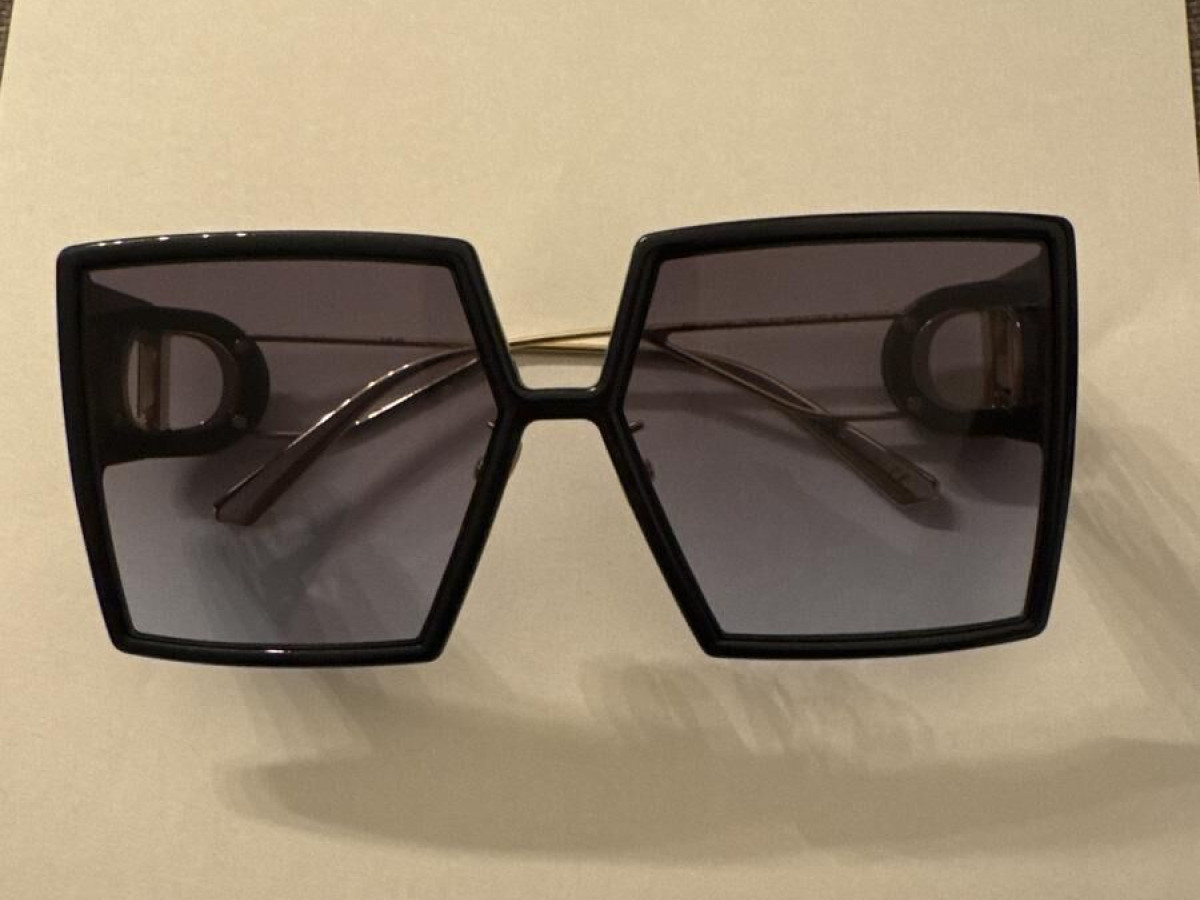 Dior  30 Montaigne SU 3282