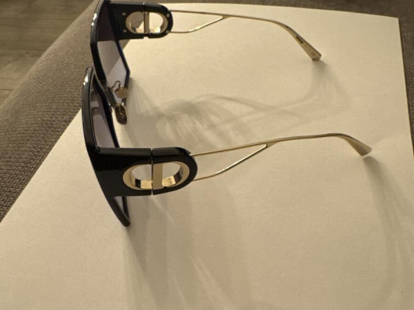 Dior 30 Montaigne SU 3282