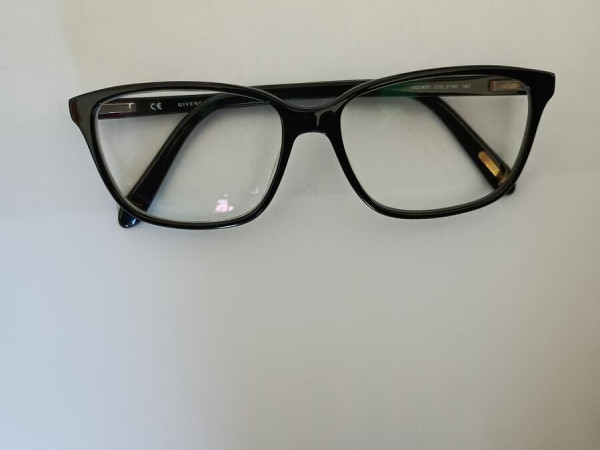 GIVENCHY - VGV 800 COL.0700...