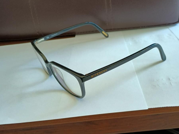 GIVENCHY - VGV 800 COL.0700 140