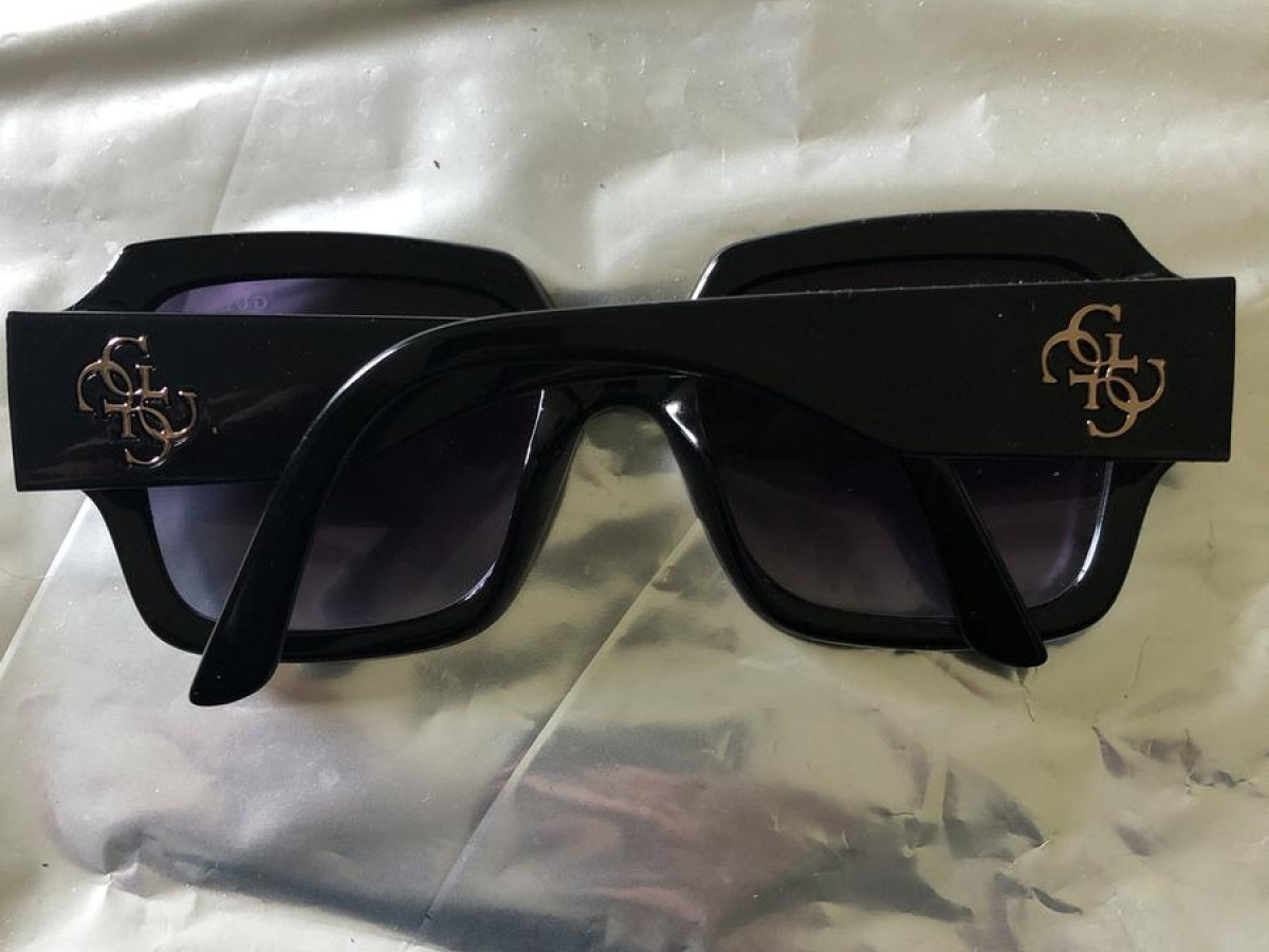 GUESS GU7681