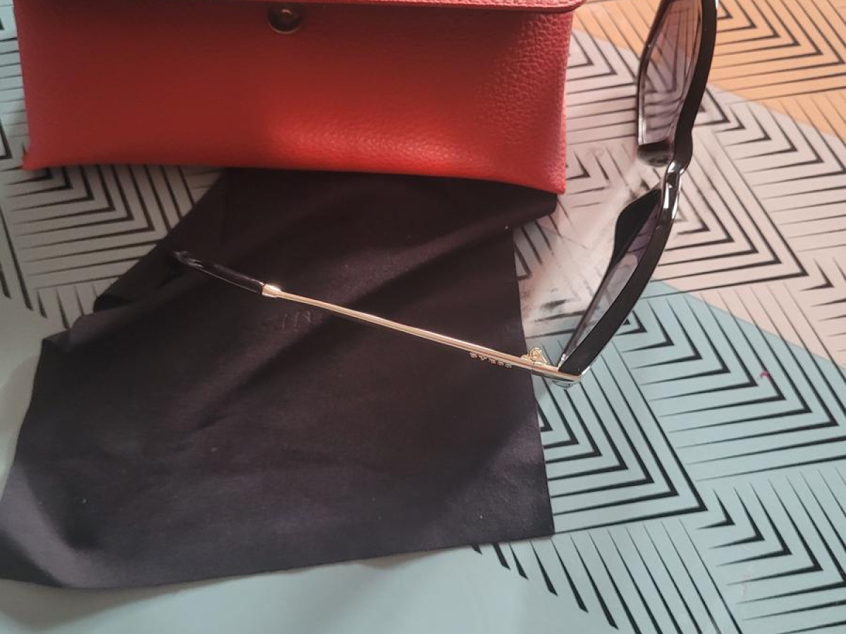GUESS GU7483