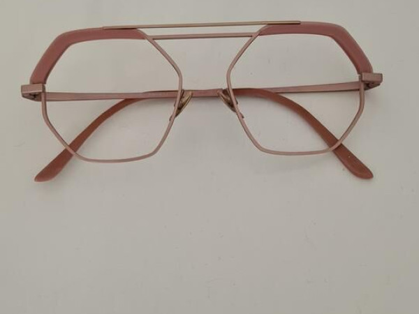 La petite lunette rouge Nojh