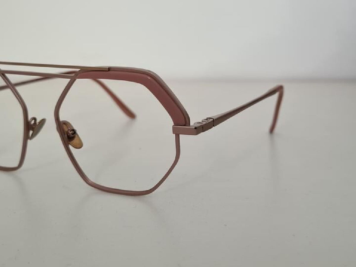 La petite lunette rouge Nojh