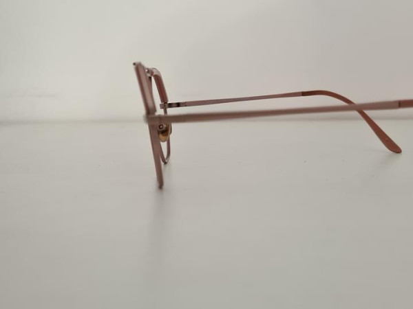 La petite lunette rouge Nojh