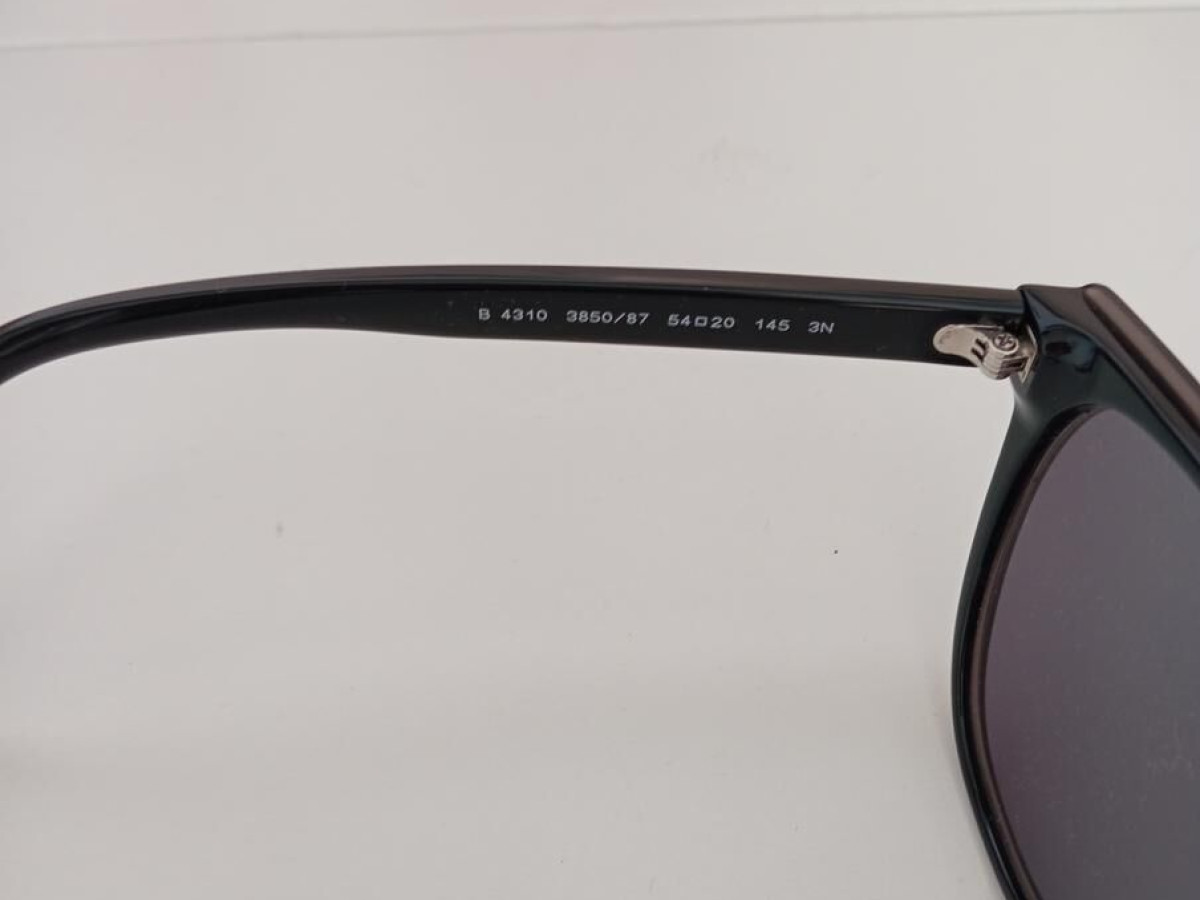 Burberry B4310