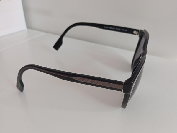Burberry B4310