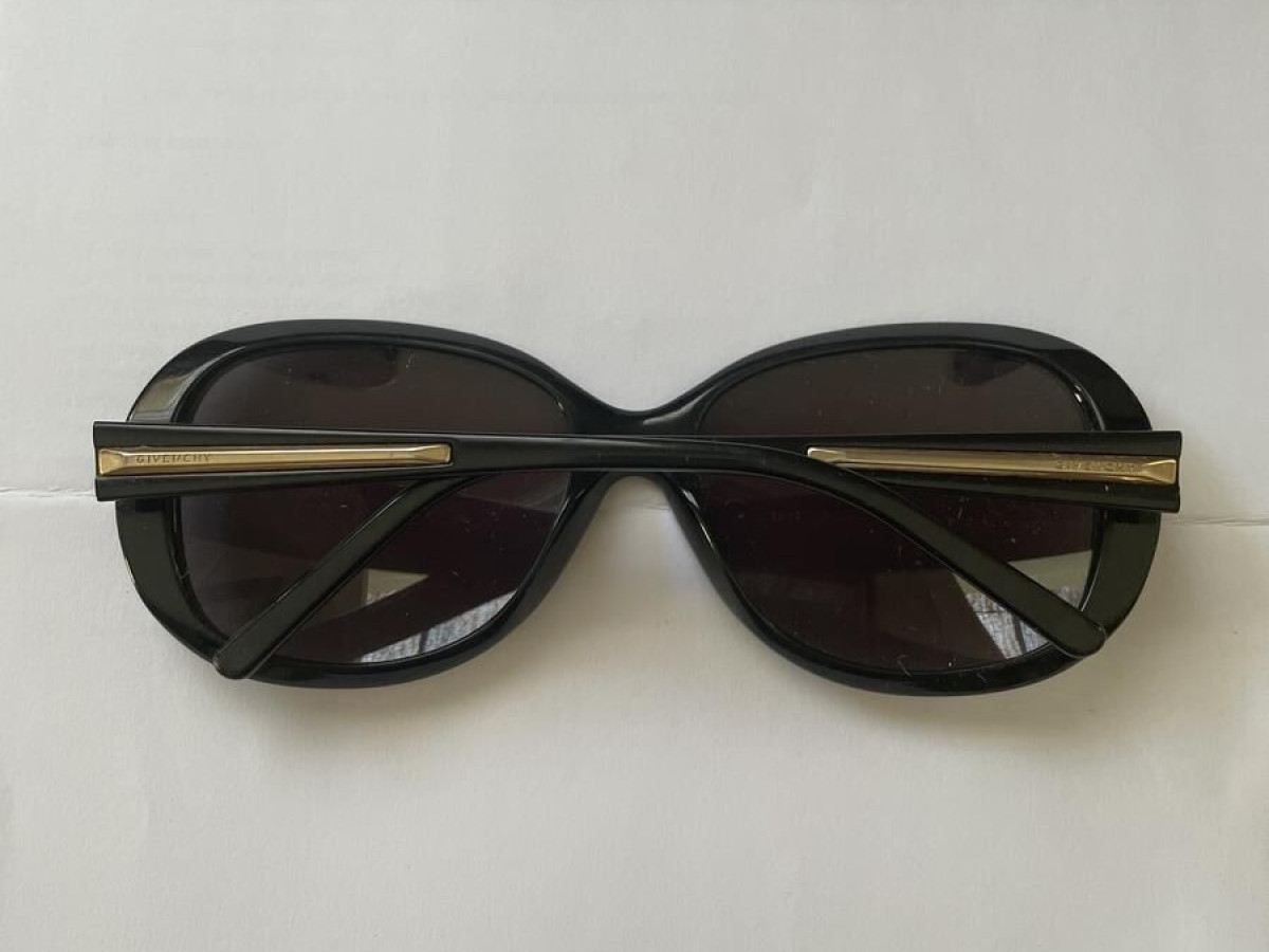 Givenchy - SGV726