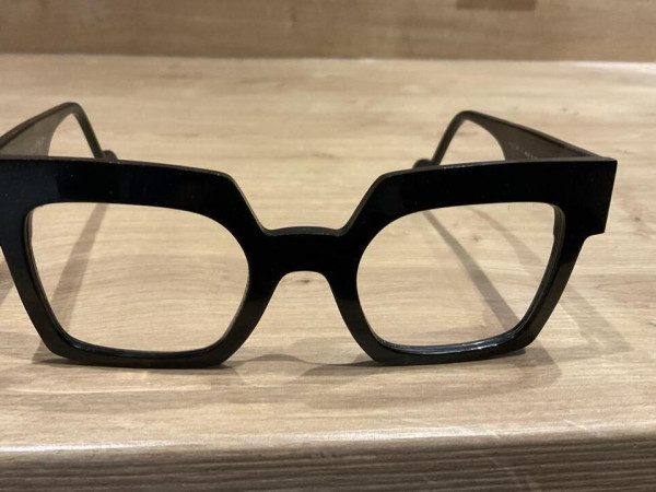Second-hand Anne & Valentin glasses: unique style at