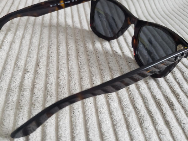 RAY-BAN- RB2140