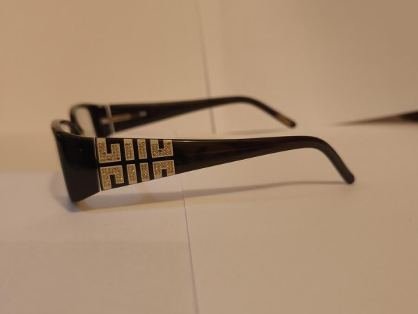 GIVENCHY -VGV705S