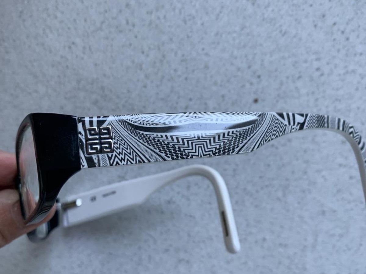 Givenchy VGV 713
